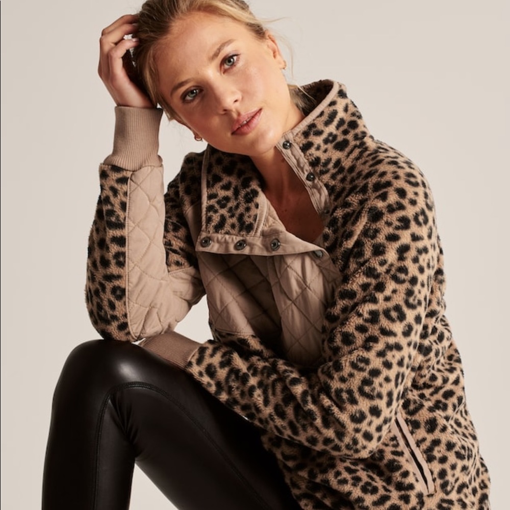 Abercrombie & Fitch Asymmetrical Snap-up Fleece
